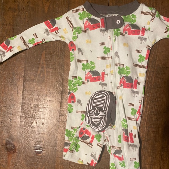 Burt’s Bees Onesie, Snug Fit, Barnyard Design, 12M, Washed, Never Worn - Picture 2 of 2
